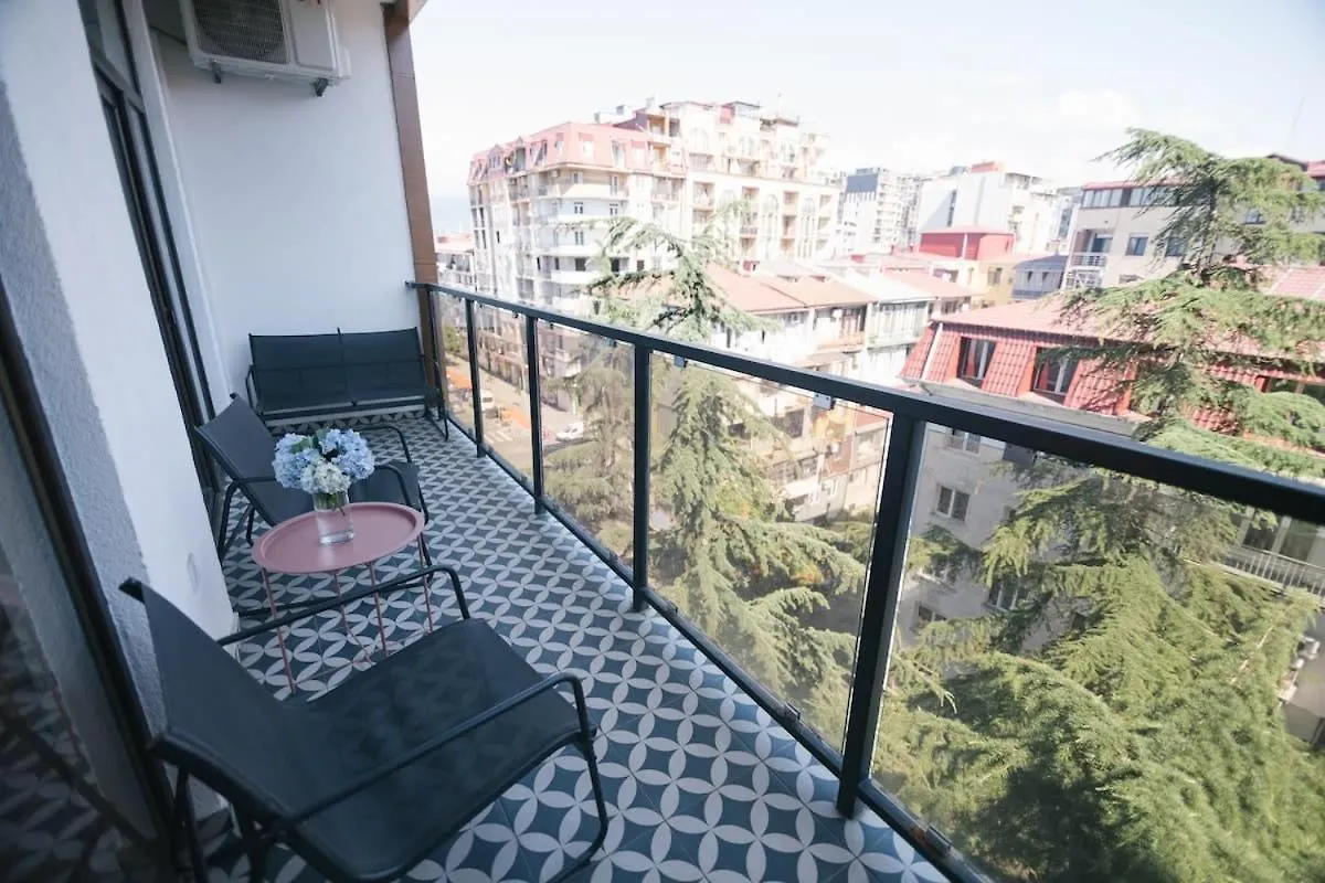 Dom wakacyjny Super Stylish 2Br Apt In Batumi